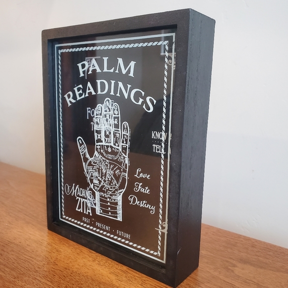 EUC Palm Readings Shadow Box Halloween Decoration - Picture 2 of 7